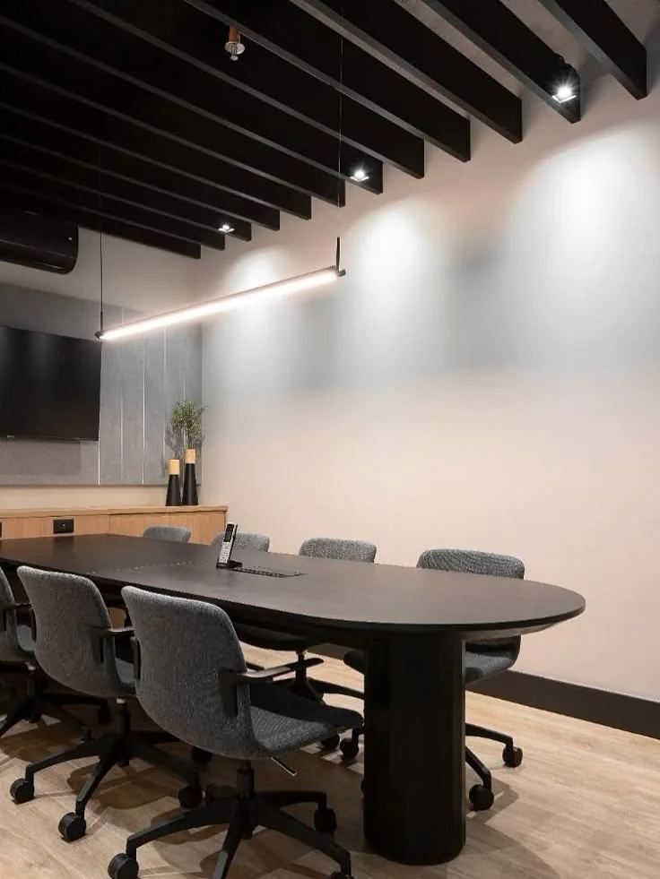 Projeto corporativo Escritório Diretoria com sala de reunião contemporânea